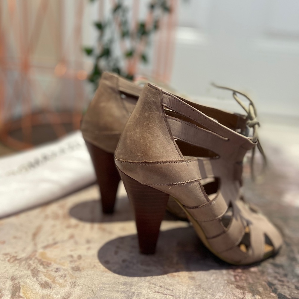 BCBG leather lace up sandals - Picture 3 of 5